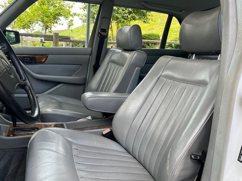 Mercedes-Benz-500-Series-1987-20