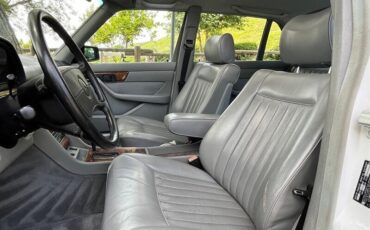 Mercedes-Benz-500-Series-1987-22