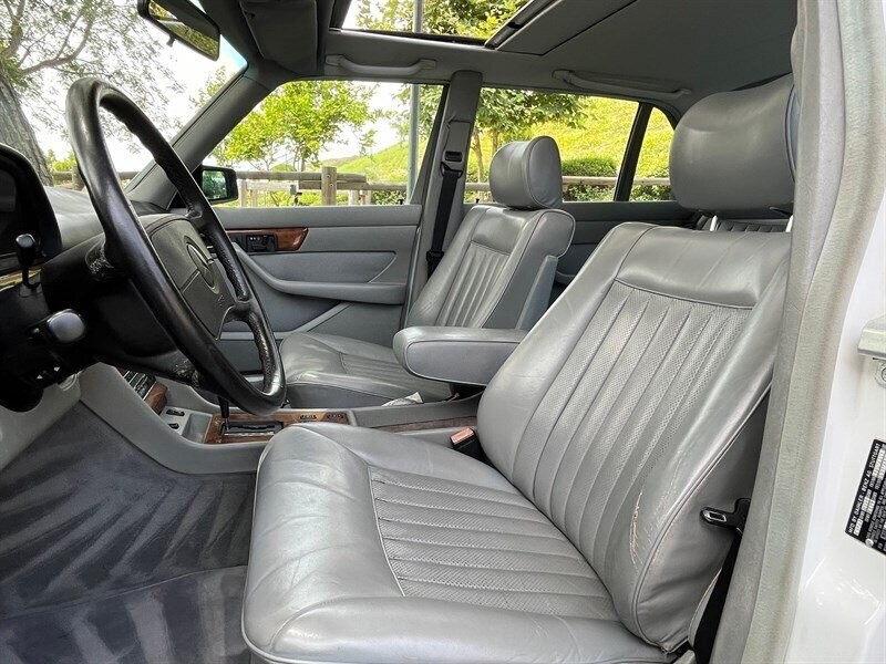 Mercedes-Benz-500-Series-1987-22