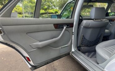 Mercedes-Benz-500-Series-1987-9