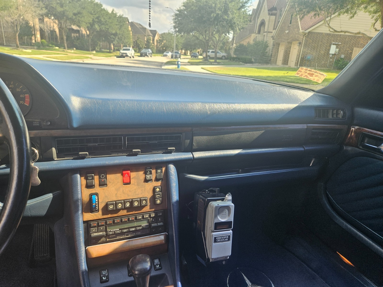 Mercedes-Benz-500-Series-1990-Sedan-10