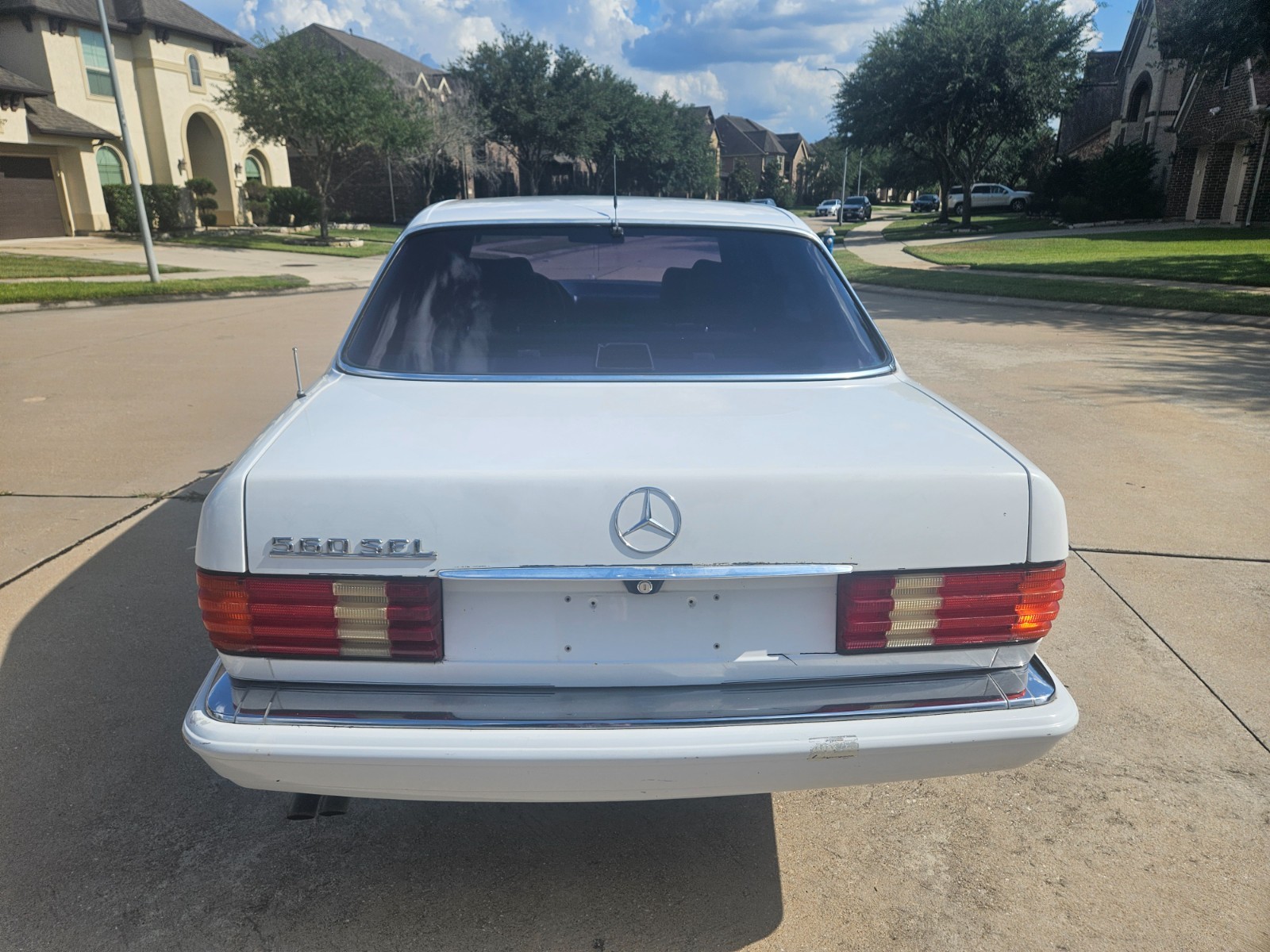 Mercedes-Benz-500-Series-1990-Sedan-2