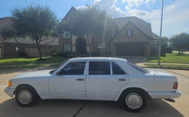Mercedes-Benz-500-Series-1990-Sedan-3