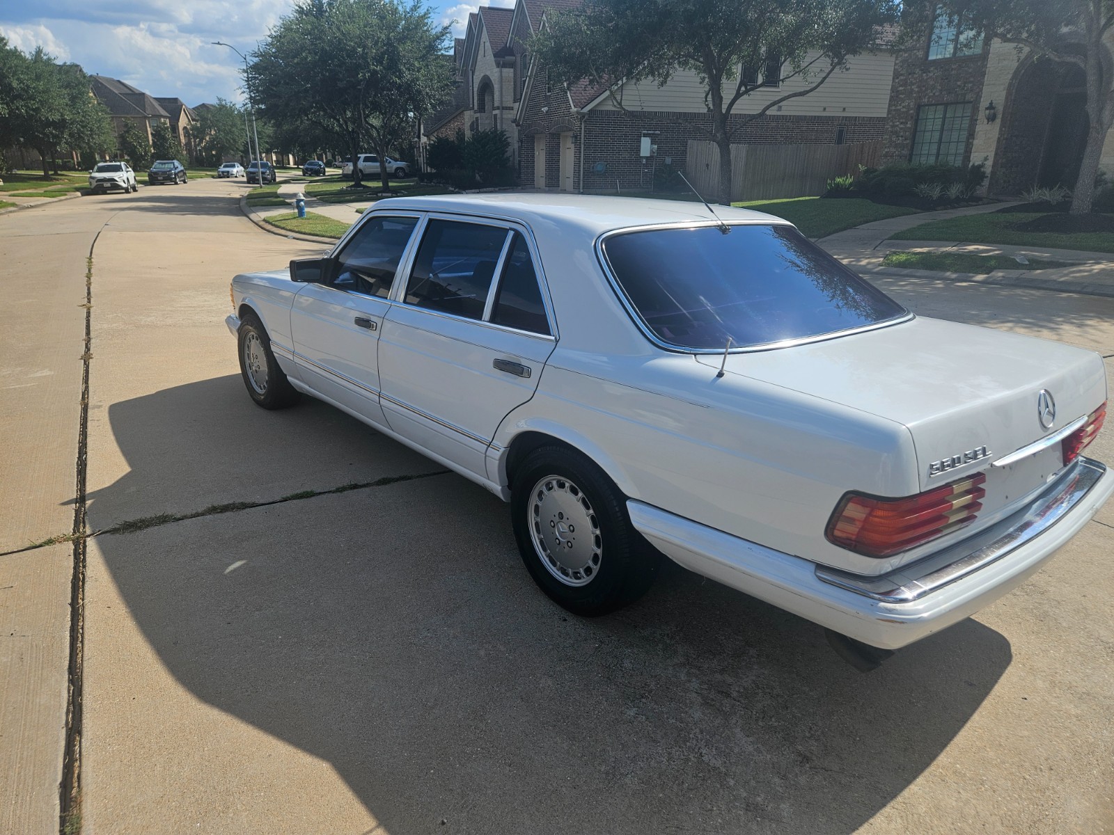 Mercedes-Benz-500-Series-1990-Sedan-4
