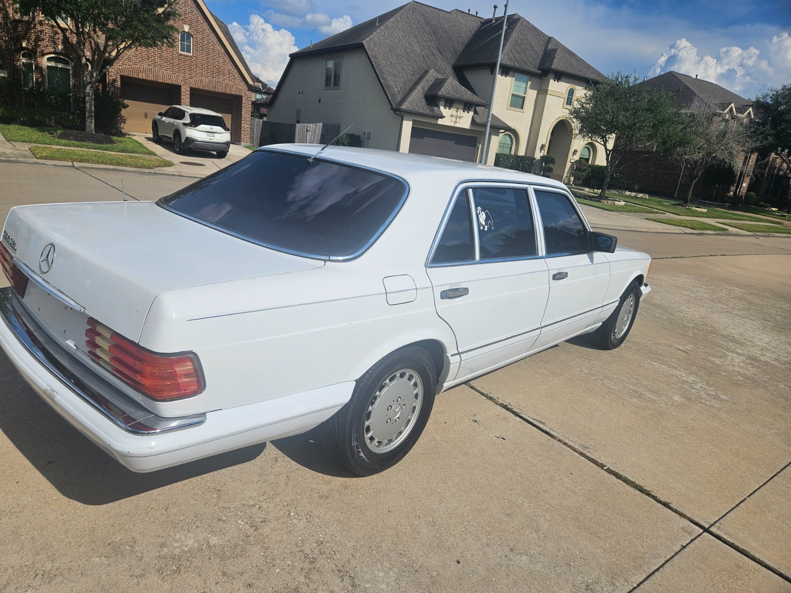 Mercedes-Benz-500-Series-1990-Sedan-5