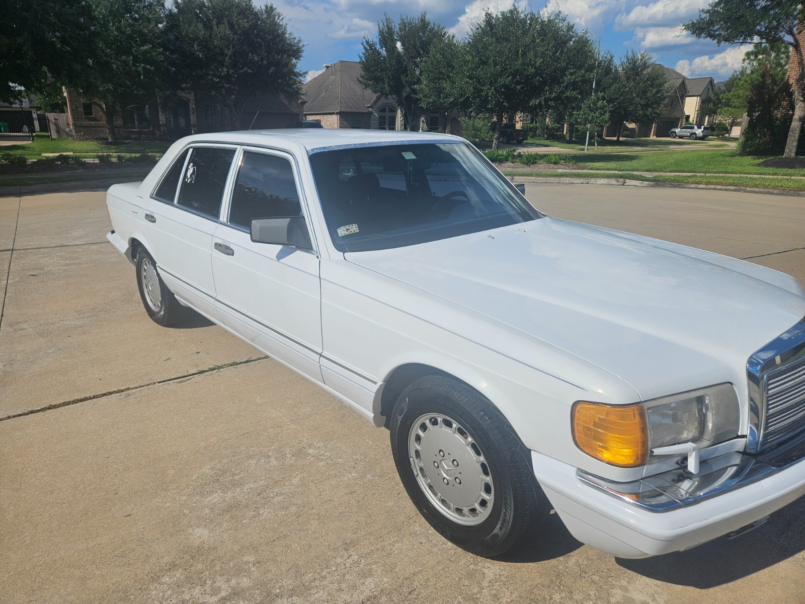 Mercedes-Benz-500-Series-1990-Sedan-6