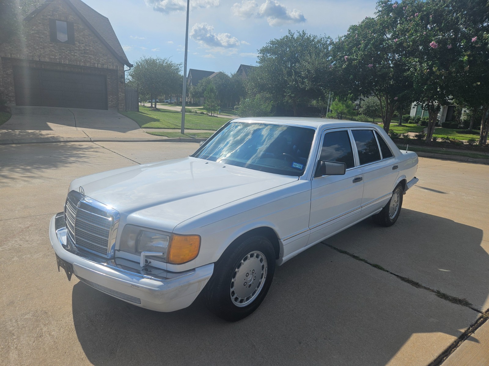 Mercedes-Benz-500-Series-1990-Sedan-7
