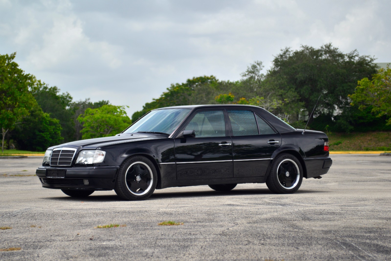 Mercedes-Benz-500-Series-1993-Sedan-1