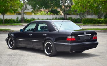 Mercedes-Benz-500-Series-1993-Sedan-10