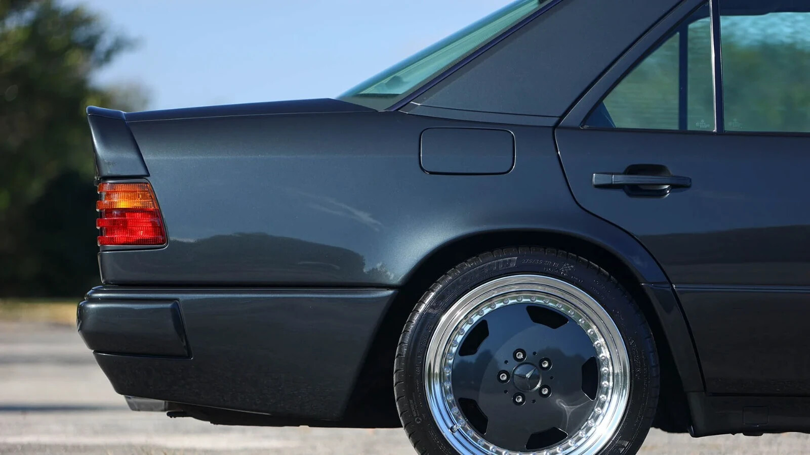 Mercedes-Benz-500-Series-1993-Sedan-16