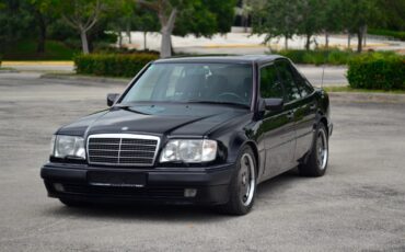 Mercedes-Benz-500-Series-1993-Sedan-2