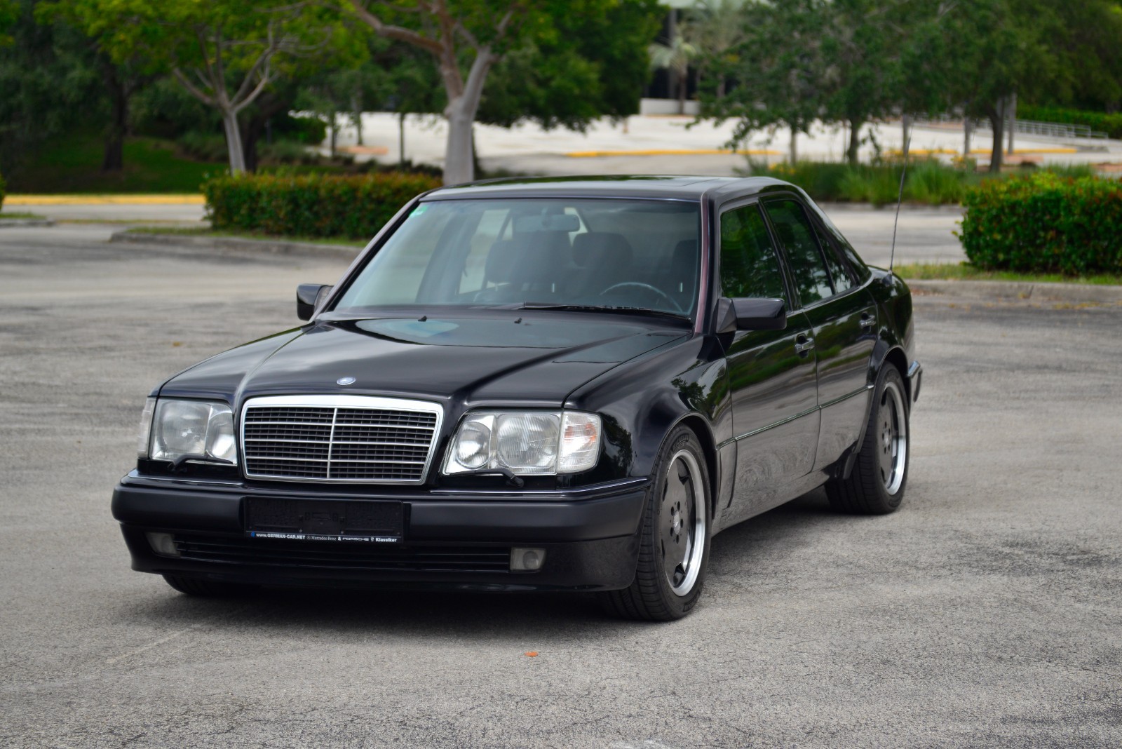 Mercedes-Benz-500-Series-1993-Sedan-2