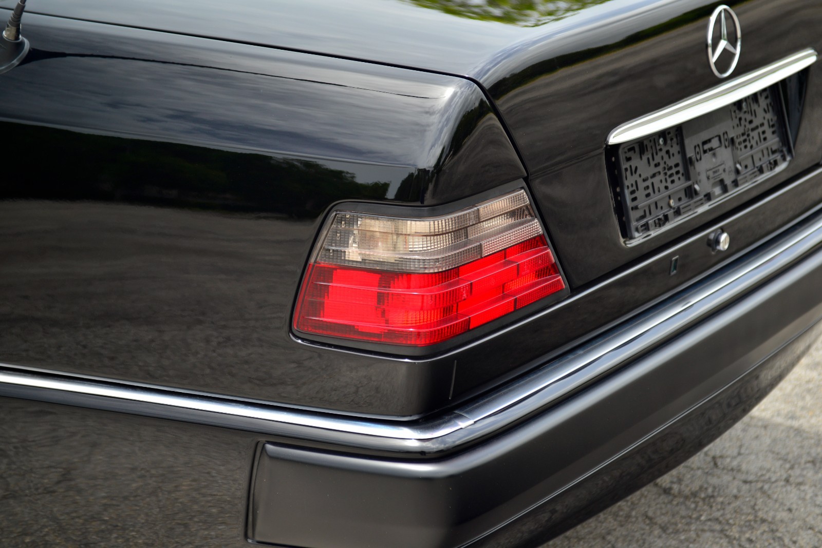 Mercedes-Benz-500-Series-1993-Sedan-22