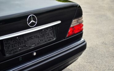 Mercedes-Benz-500-Series-1993-Sedan-23