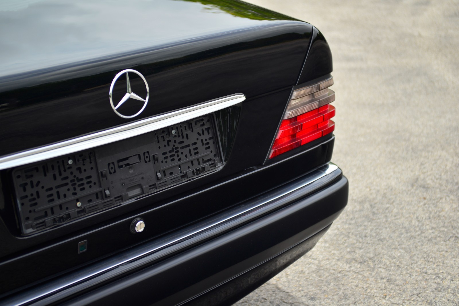 Mercedes-Benz-500-Series-1993-Sedan-23