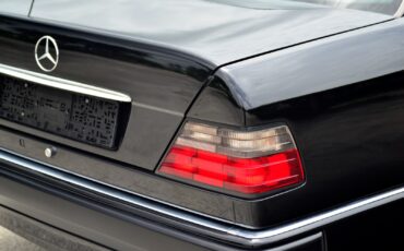 Mercedes-Benz-500-Series-1993-Sedan-24