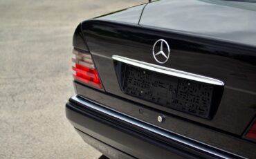Mercedes-Benz-500-Series-1993-Sedan-25