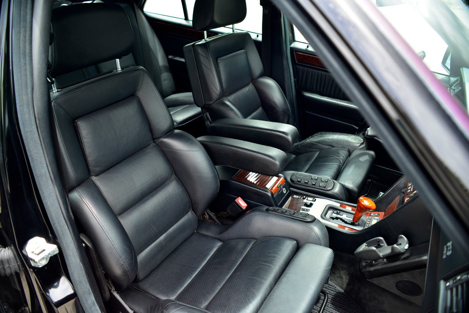 Mercedes-Benz-500-Series-1993-Sedan-28