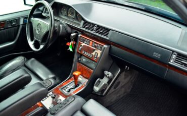 Mercedes-Benz-500-Series-1993-Sedan-29