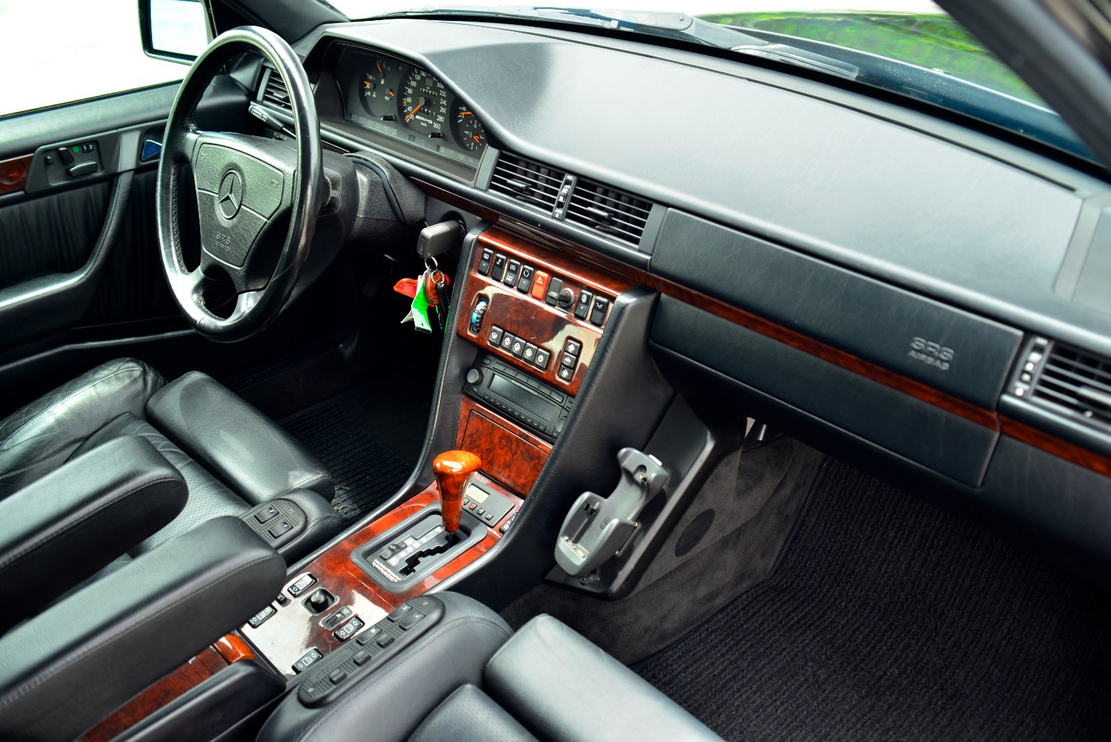 Mercedes-Benz-500-Series-1993-Sedan-29
