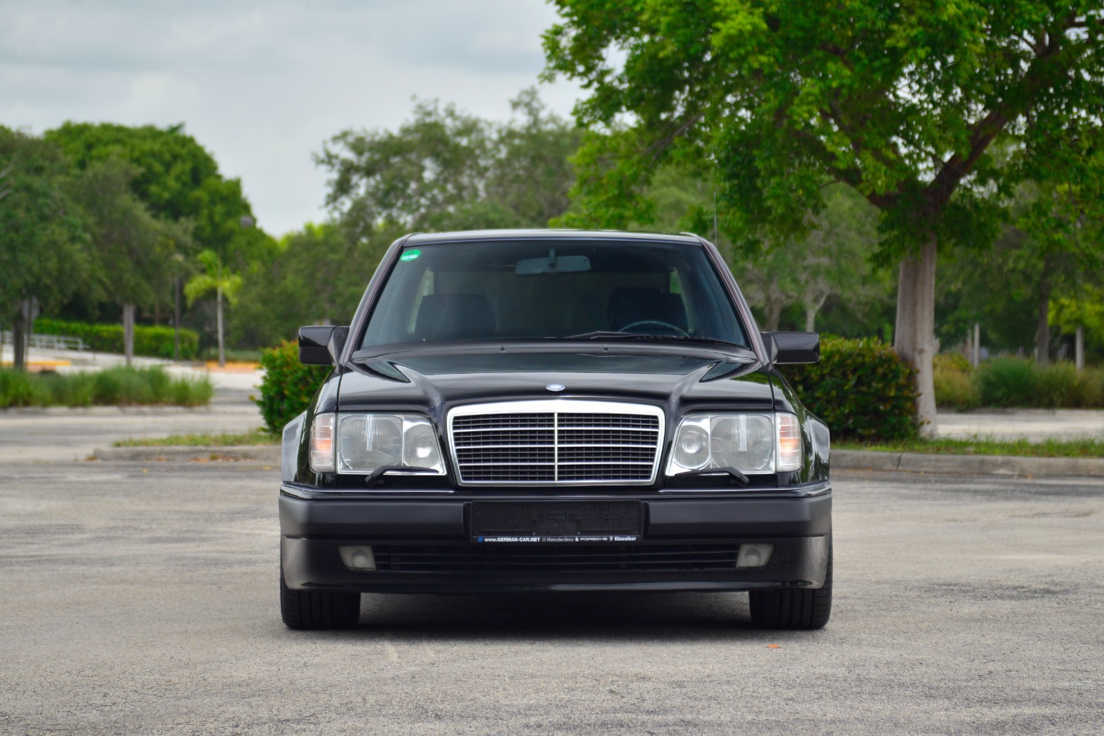 Mercedes-Benz-500-Series-1993-Sedan-3