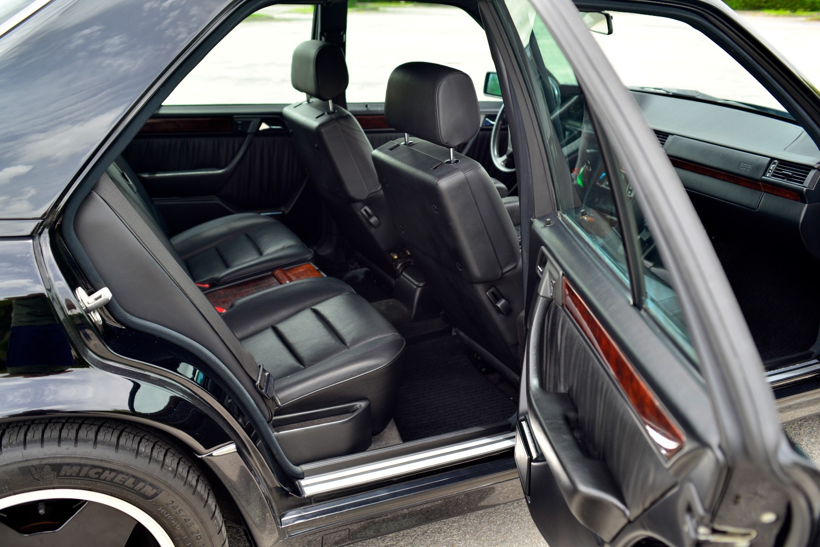 Mercedes-Benz-500-Series-1993-Sedan-30