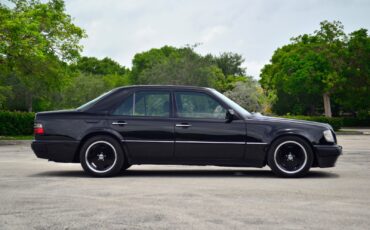 Mercedes-Benz-500-Series-1993-Sedan-4