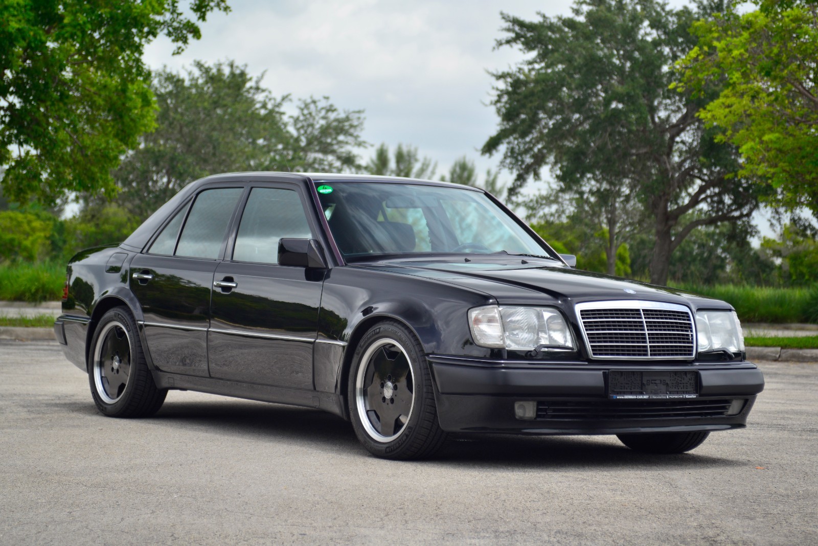 Mercedes-Benz-500-Series-1993-Sedan