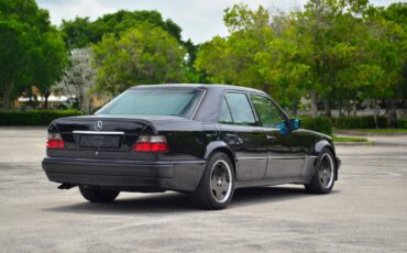 Mercedes-Benz-500-Series-1993-Sedan-7