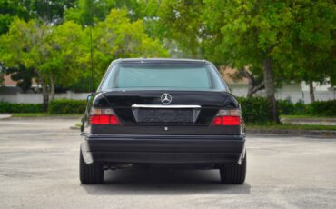 Mercedes-Benz-500-Series-1993-Sedan-8