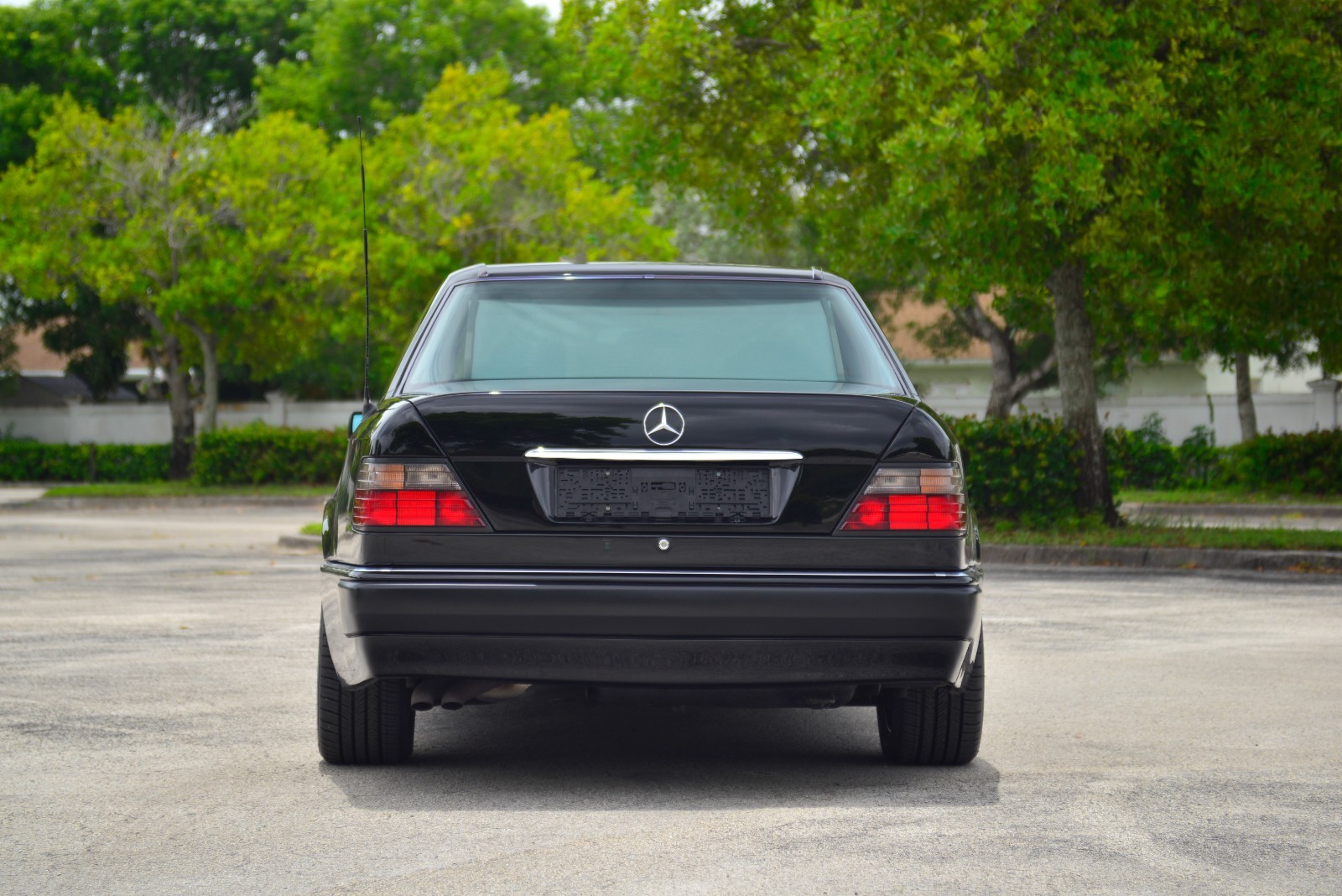 Mercedes-Benz-500-Series-1993-Sedan-8