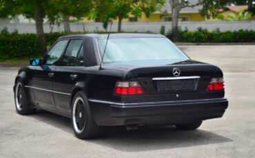 Mercedes-Benz-500-Series-1993-Sedan-9