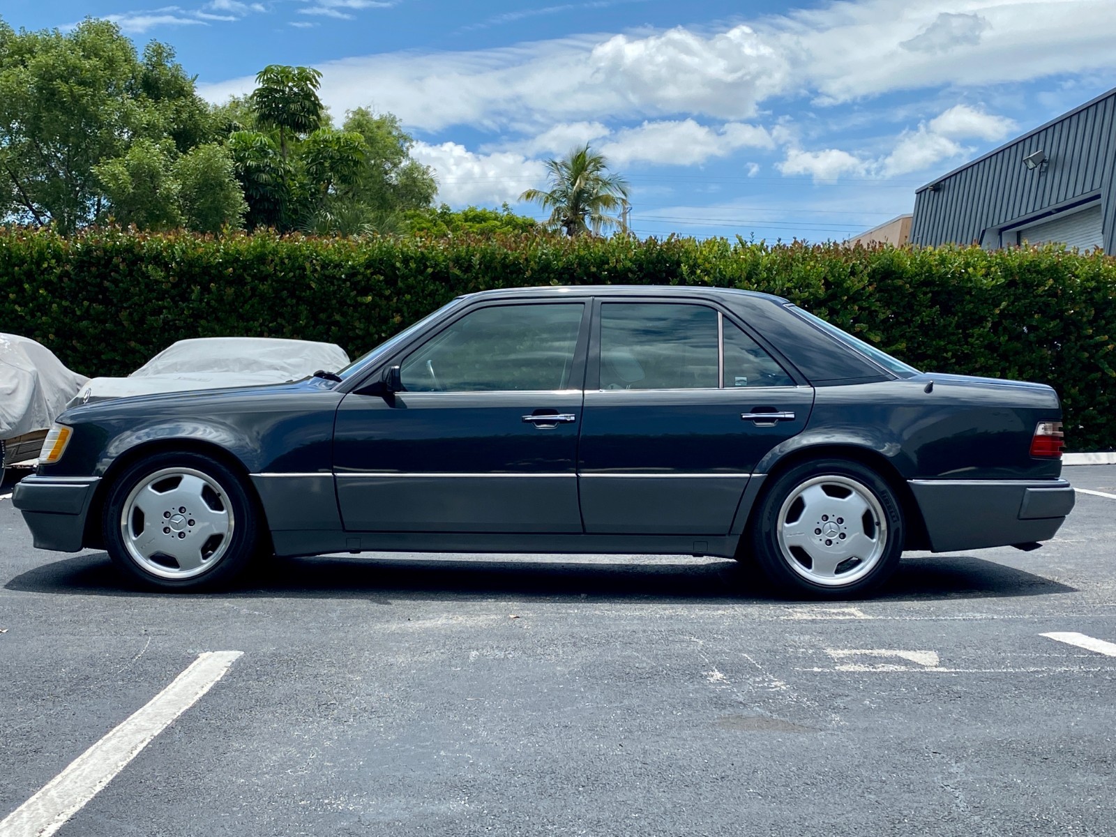 Mercedes-Benz-500-Series-1994-Sedan-1