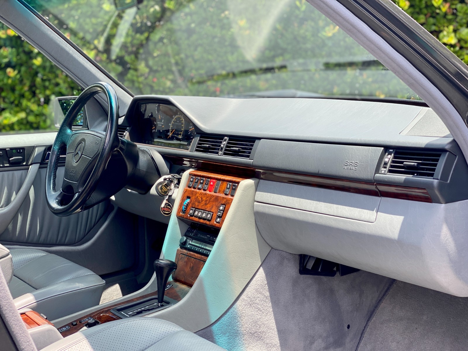 Mercedes-Benz-500-Series-1994-Sedan-10