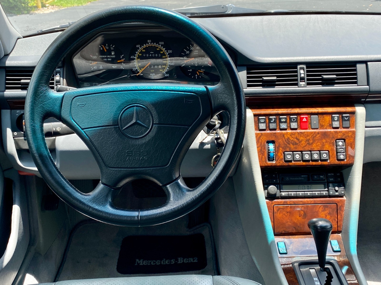 Mercedes-Benz-500-Series-1994-Sedan-11