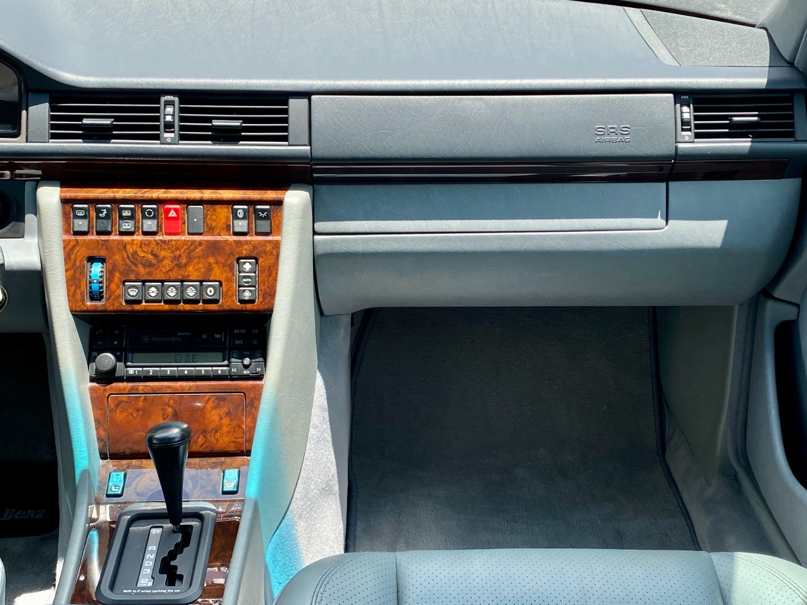 Mercedes-Benz-500-Series-1994-Sedan-12