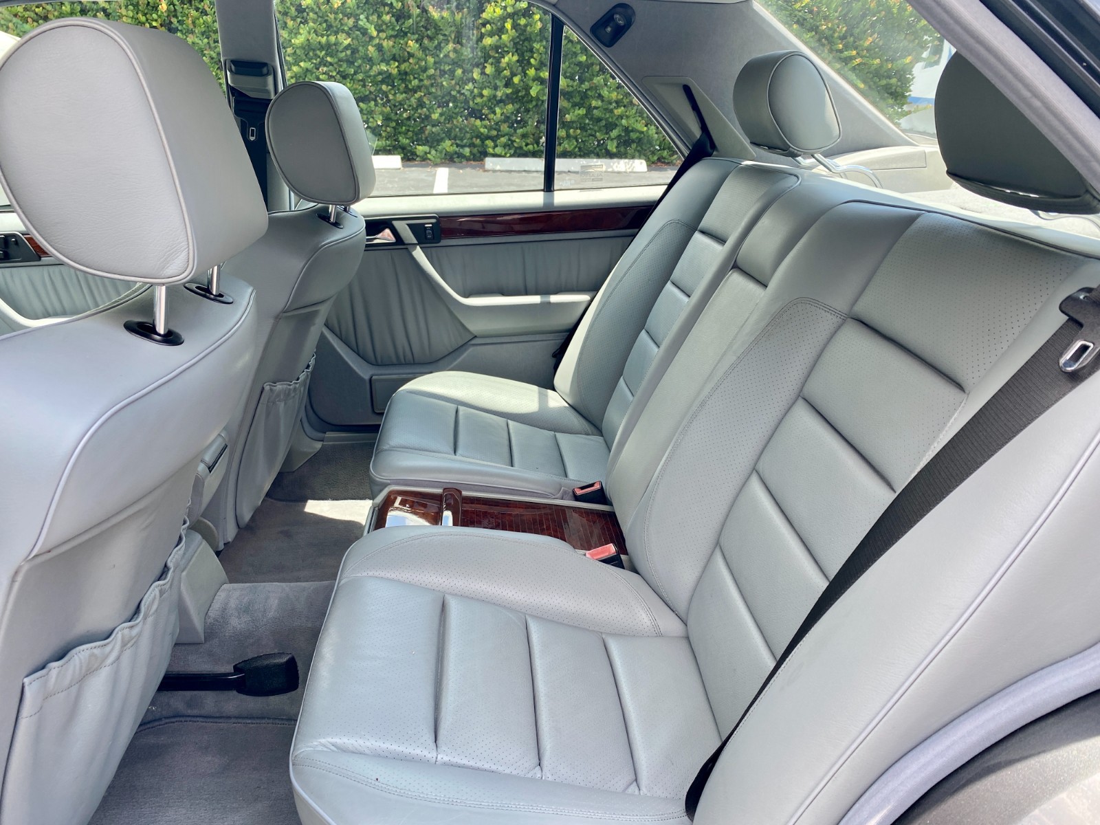 Mercedes-Benz-500-Series-1994-Sedan-15