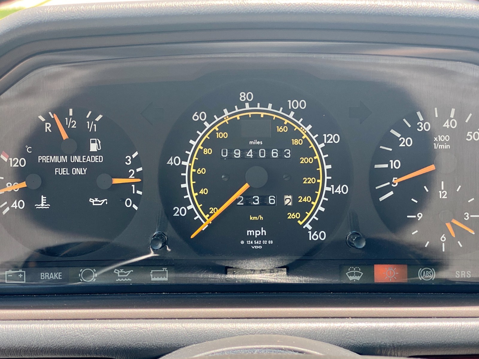 Mercedes-Benz-500-Series-1994-Sedan-16