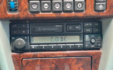 Mercedes-Benz-500-Series-1994-Sedan-17