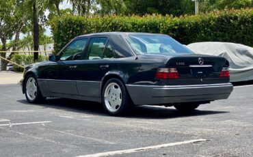 Mercedes-Benz-500-Series-1994-Sedan-2