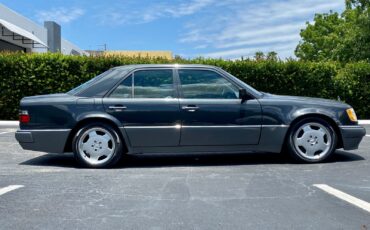 Mercedes-Benz-500-Series-1994-Sedan-5