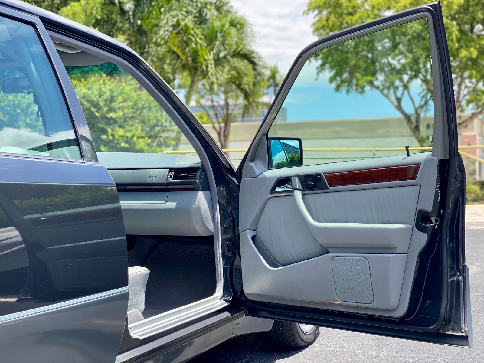 Mercedes-Benz-500-Series-1994-Sedan-8