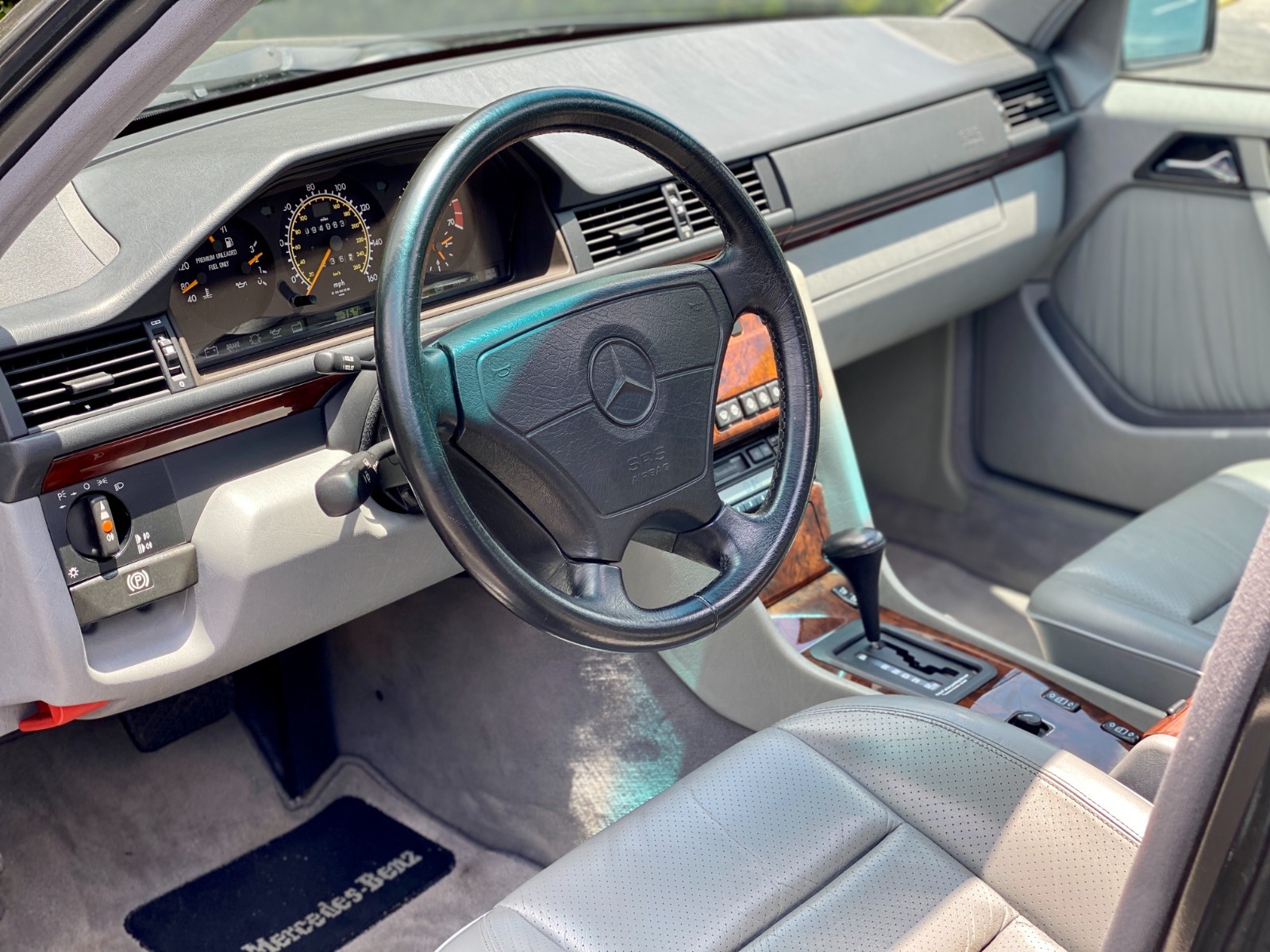 Mercedes-Benz-500-Series-1994-Sedan-9
