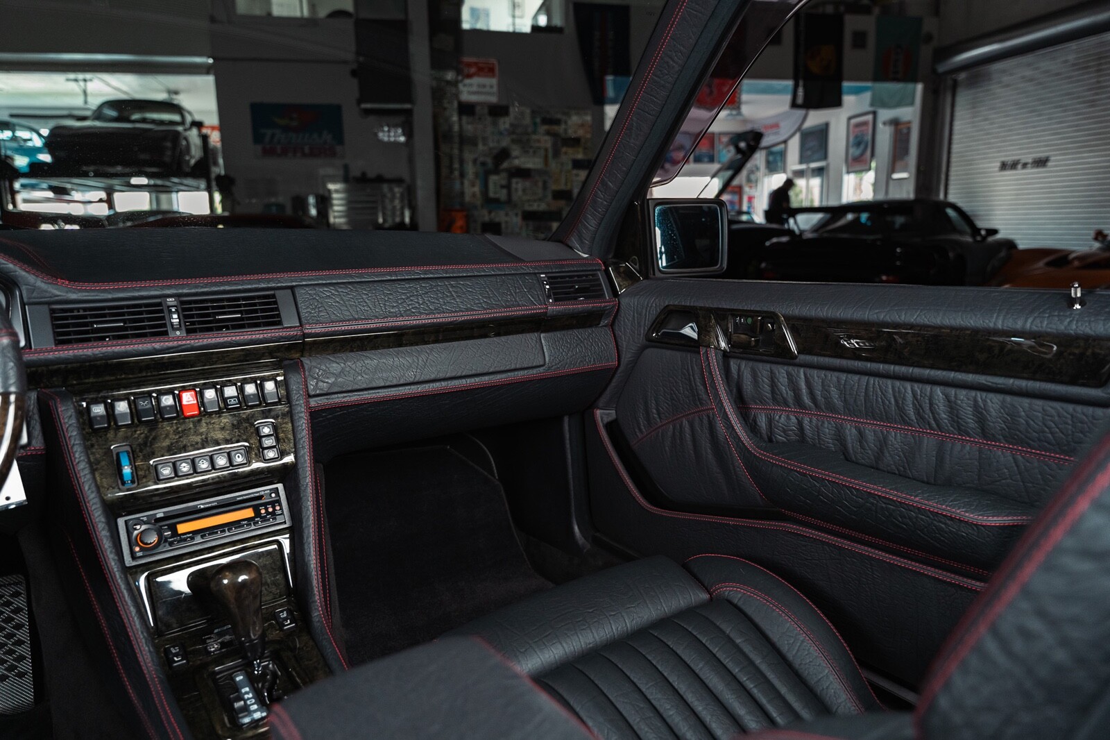 Mercedes-Benz-500E-1992-4D-33