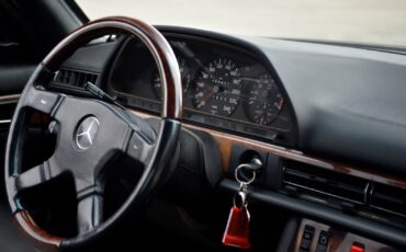 Mercedes-Benz-560SEC-1989-Coupe-18