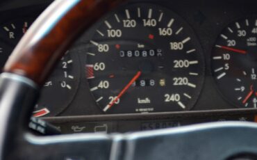 Mercedes-Benz-560SEC-1989-Coupe-23