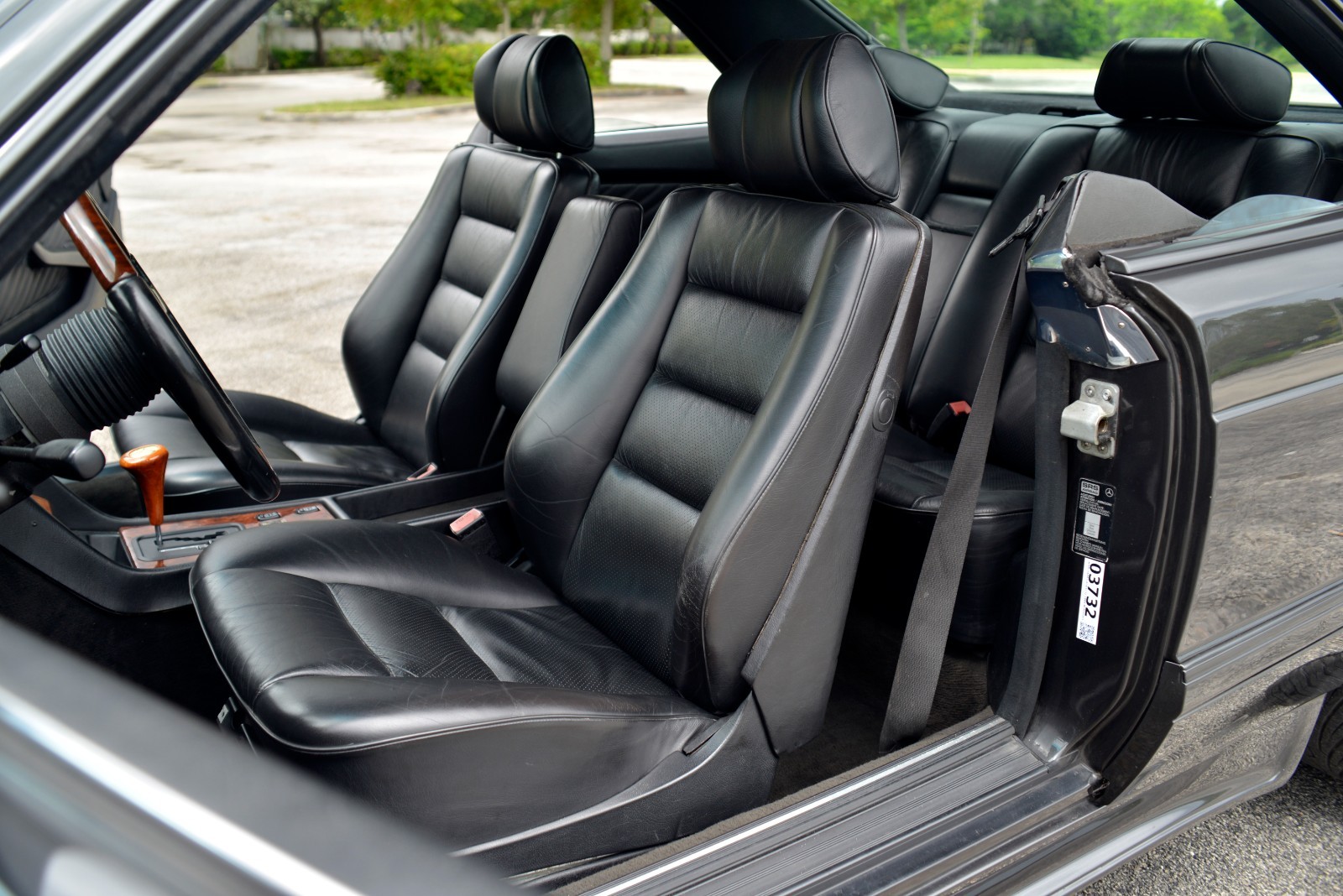 Mercedes-Benz-560SEC-1989-Coupe-26