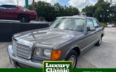 Mercedes-Benz C-Class 1982 Sedan