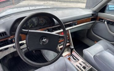 Mercedes-Benz-C-Class-1982-Sedan-6