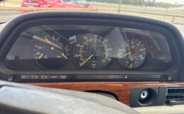 Mercedes-Benz-C-Class-1982-Sedan-7